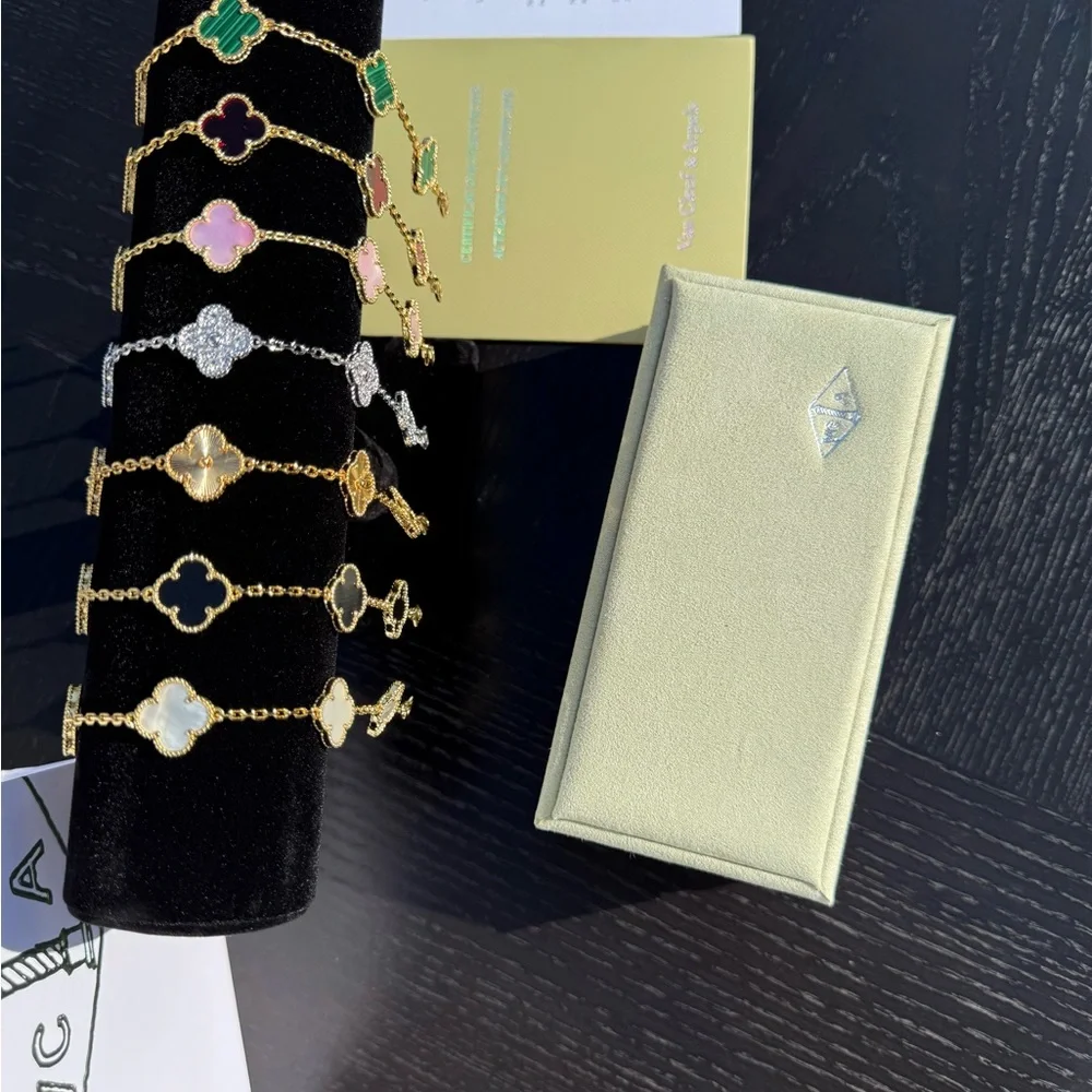 V C A Clover Bracelets - Picture 6 of 10